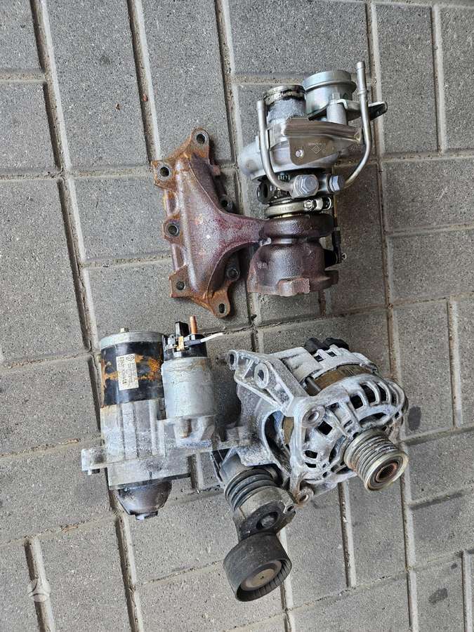 Renault Captur variklio detalės
