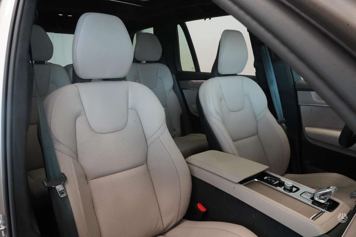 Volvo XC90 - 11