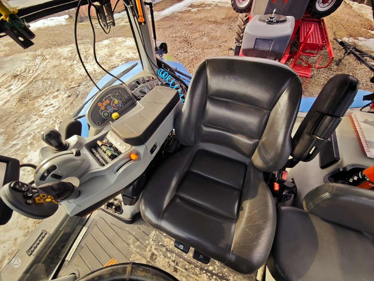 New Holland T8.360, traktoriai