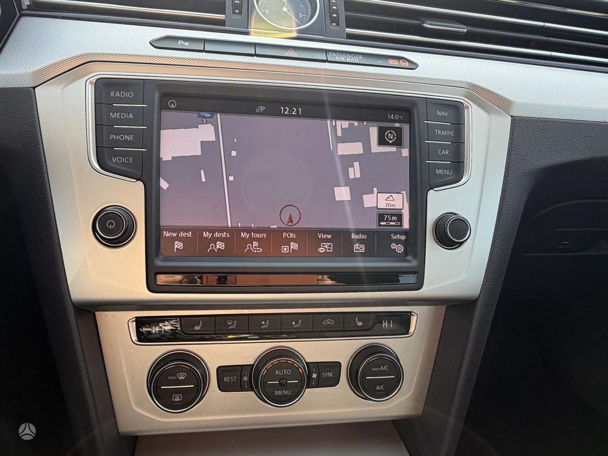 Volkswagen Passat - 12