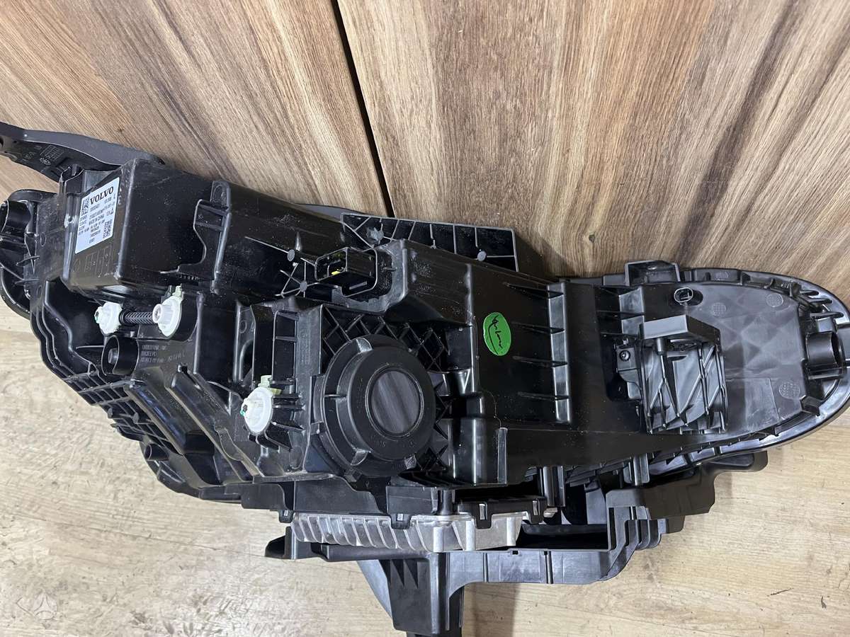 Volvo EX30 žibintai