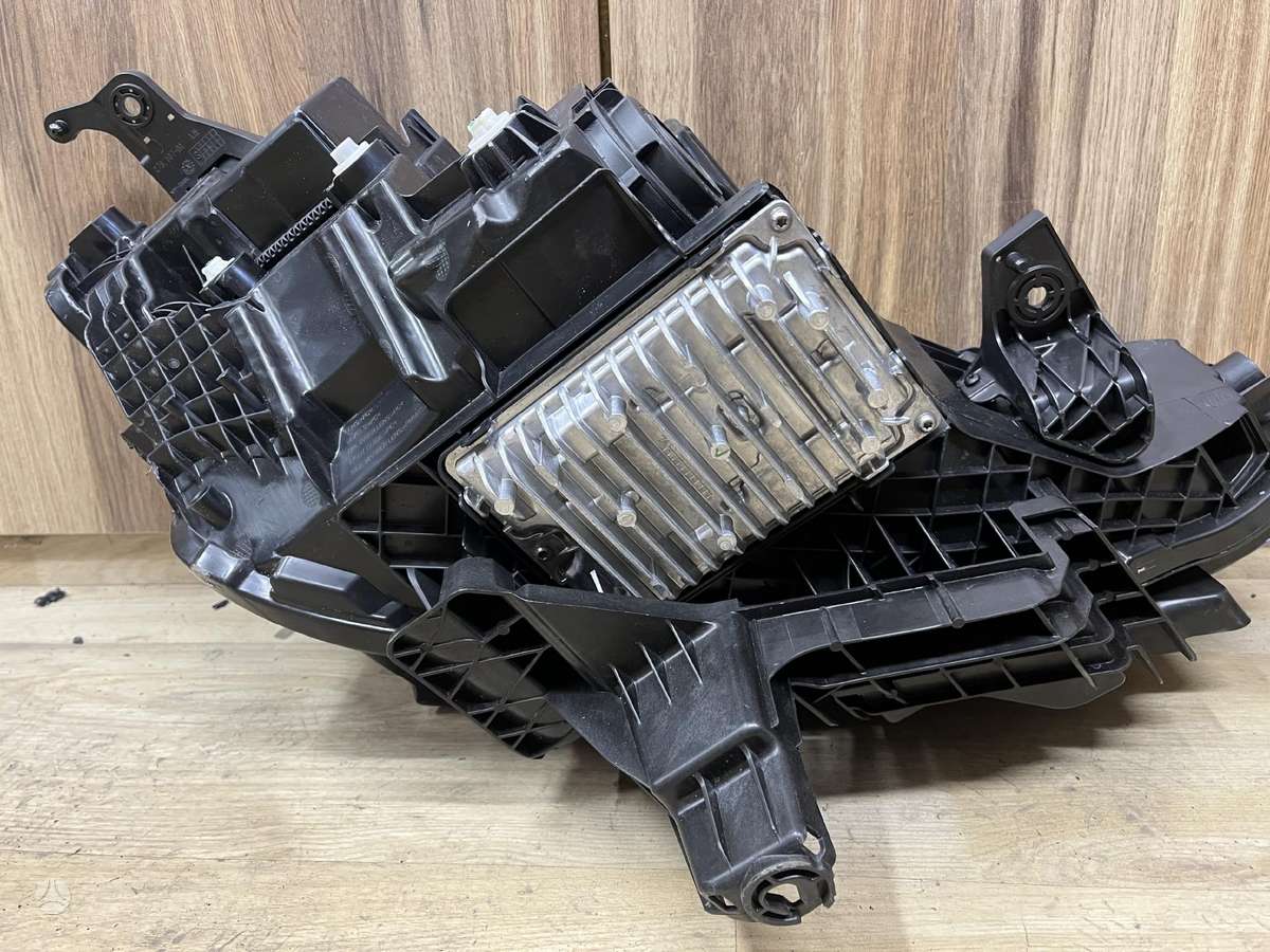 Volvo EX30 фары