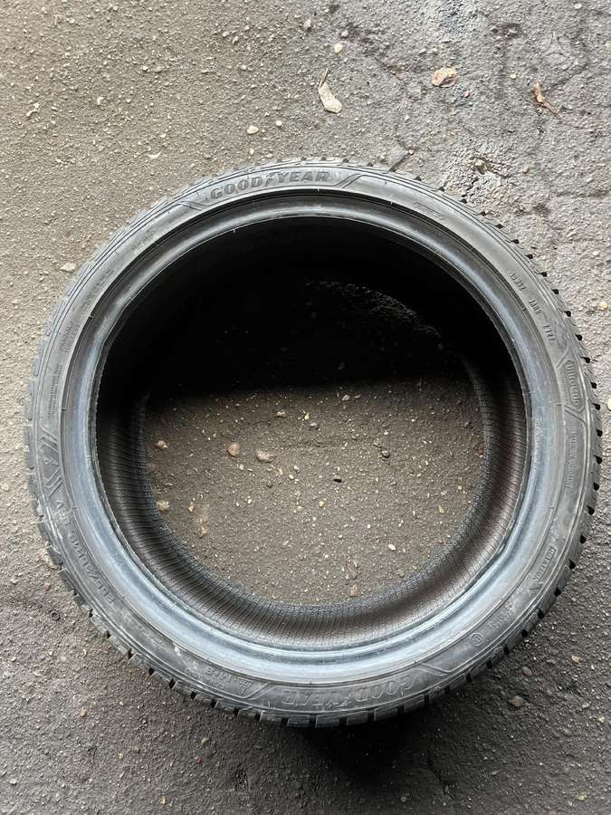 Goodyear UltraGrip Performance +, winter 255/35 R19