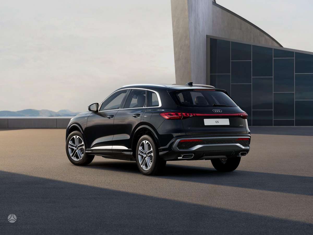 Audi Q5, 2.0 l., off-road / crossover
