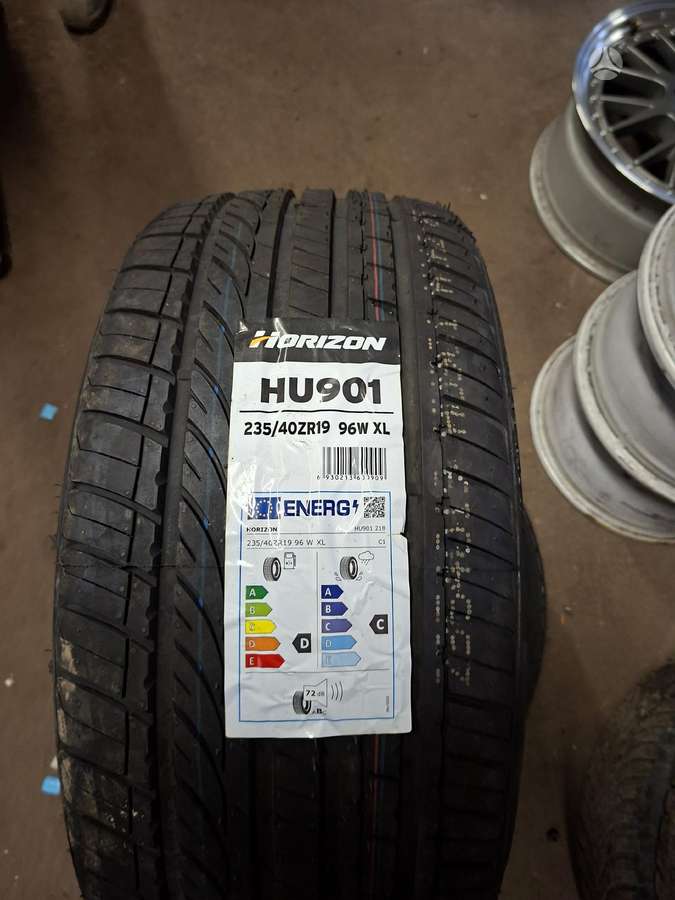 Headway, summer 235/40 R19