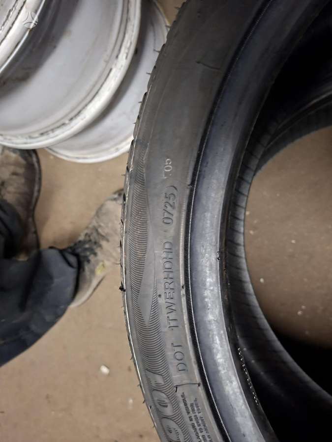 Headway, summer 235/40 R19