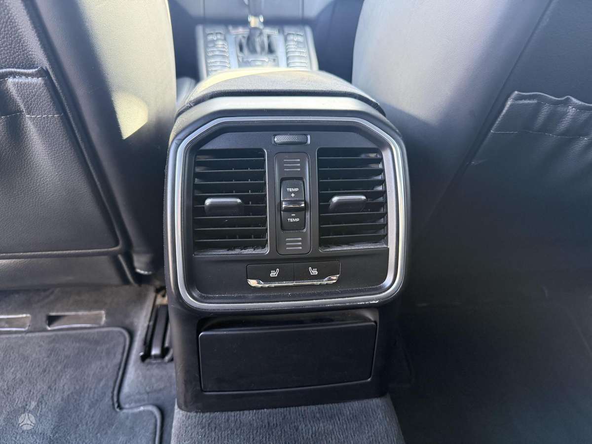 Porsche Macan - 11