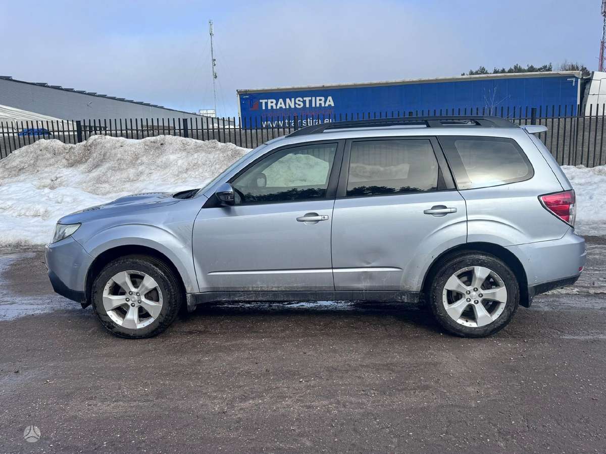 Subaru Forester, 2.0 l., off-road / crossover