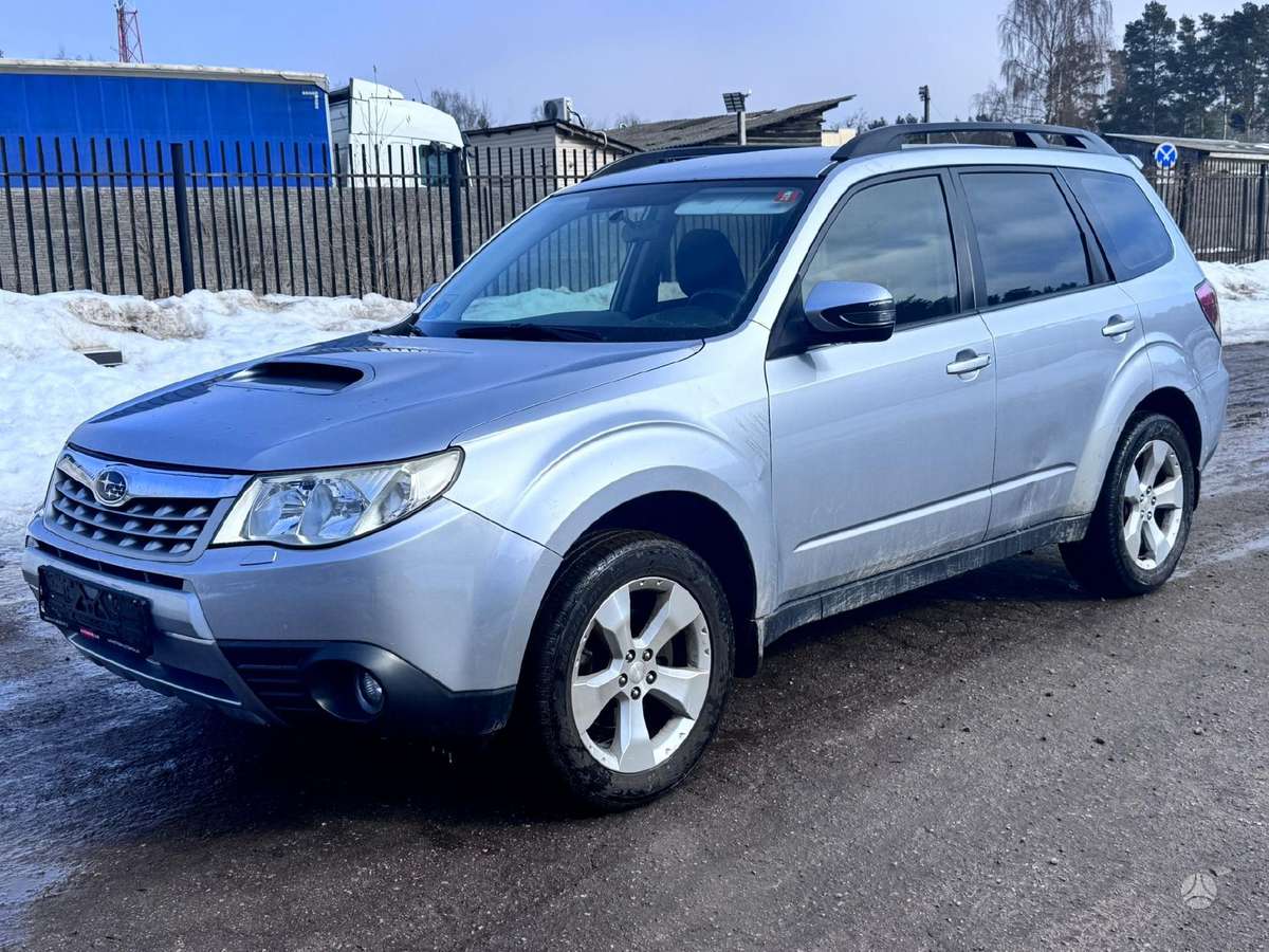 Subaru Forester, 2.0 l., off-road / crossover