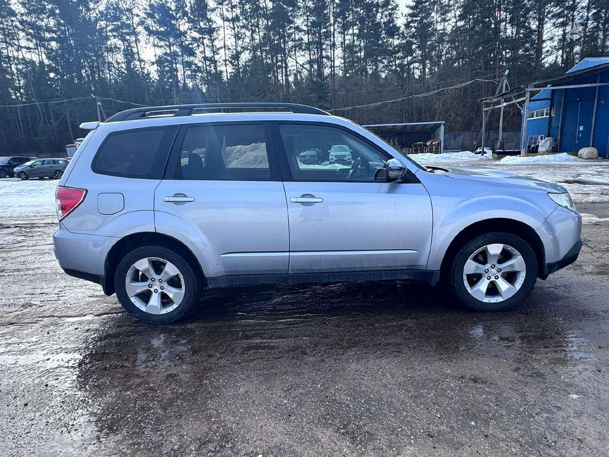 Subaru Forester, 2.0 l., off-road / crossover