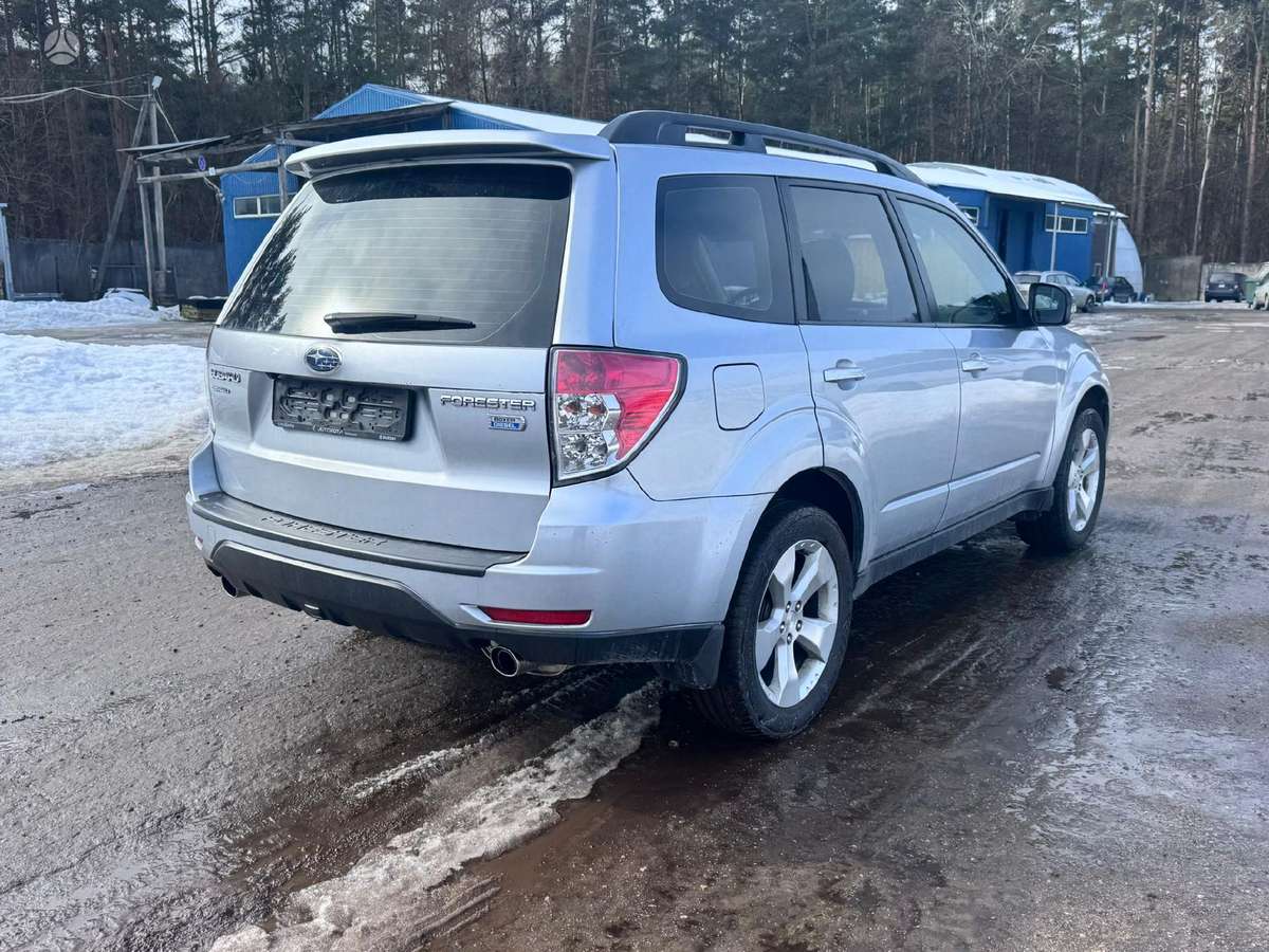 Subaru Forester, 2.0 l., off-road / crossover