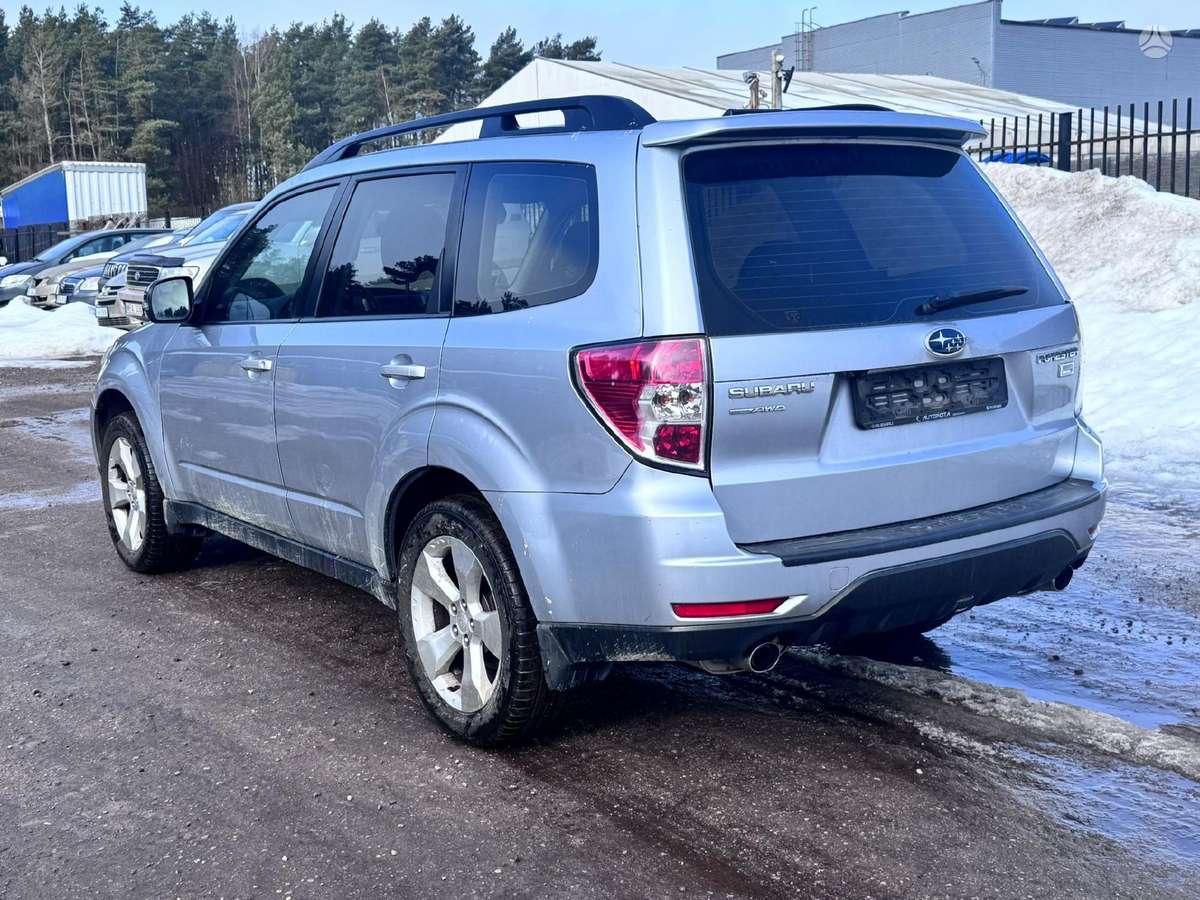 Subaru Forester, 2.0 l., off-road / crossover