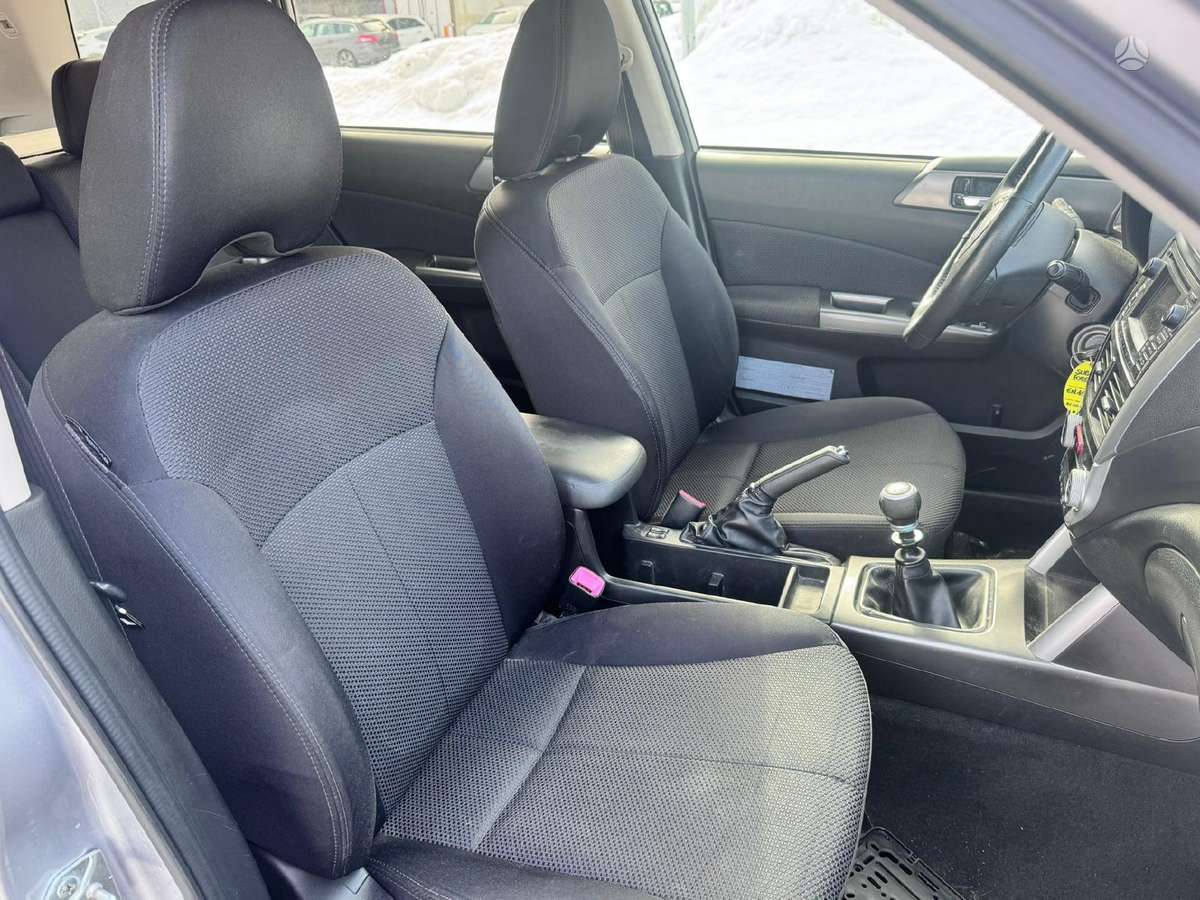 Subaru Forester, 2.0 l., off-road / crossover