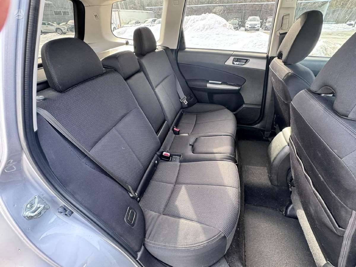 Subaru Forester, 2.0 l., off-road / crossover