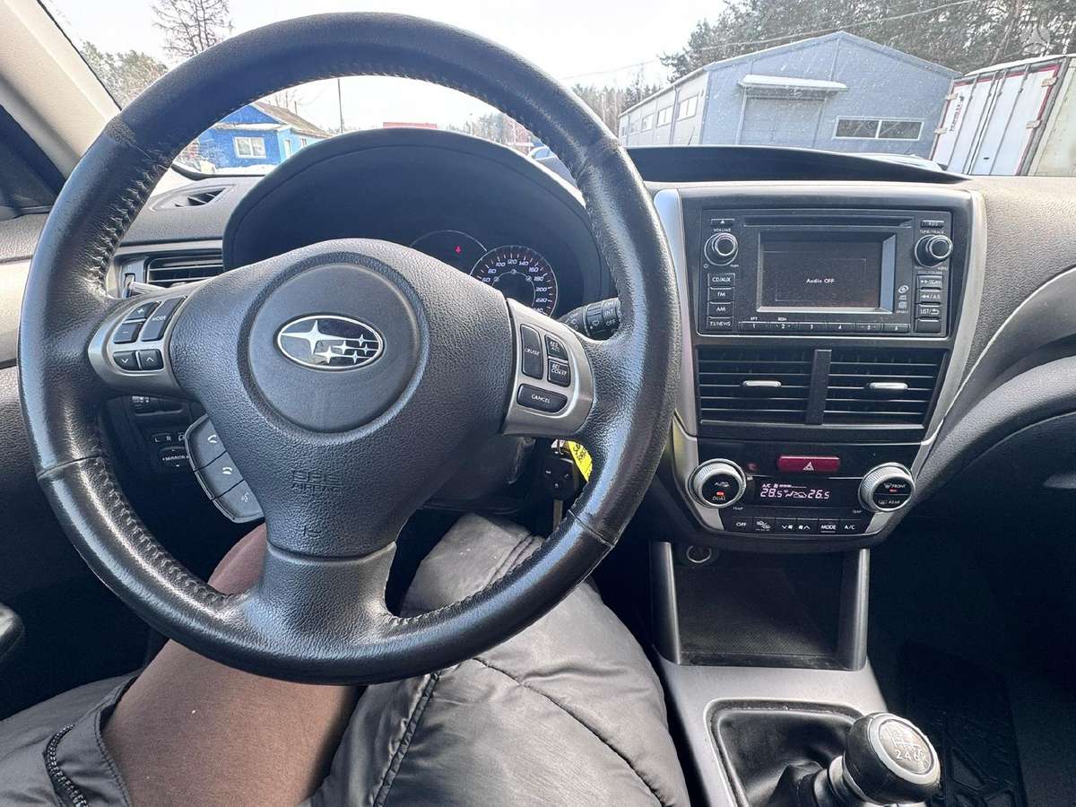 Subaru Forester, 2.0 l., off-road / crossover