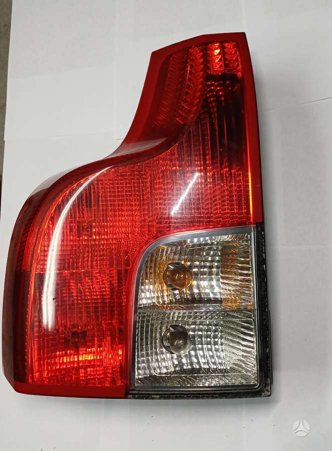 Volvo XC90 Galinis zibintas