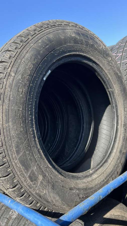 Michelin Continental Pirelli, universalios 195/75 R16