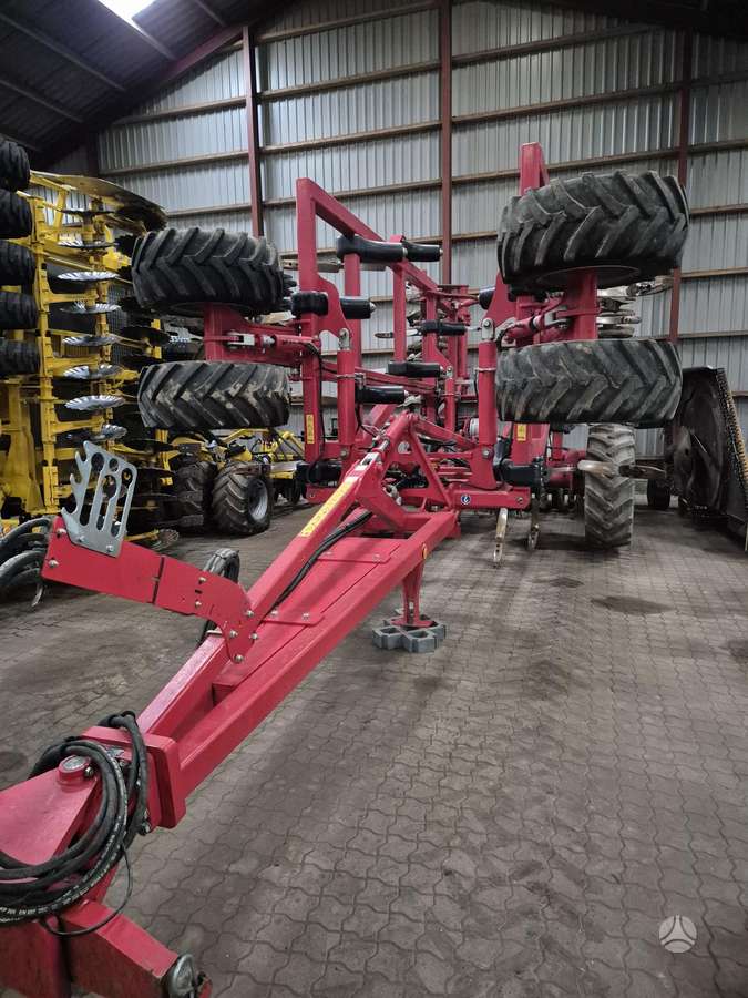 Horsch Terrano 6 FM, scrapers, scrubbers