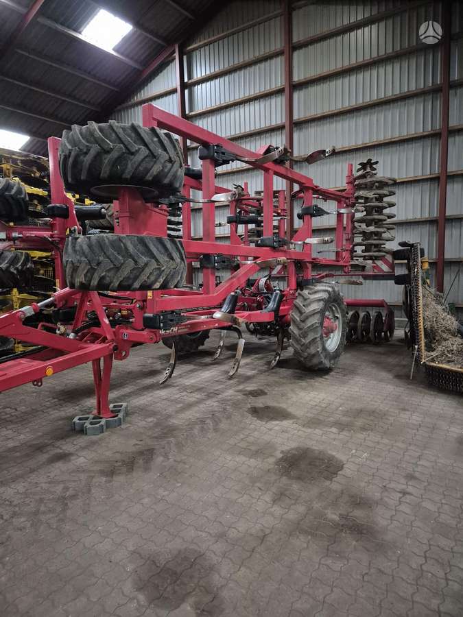 Horsch Terrano 6 FM, scrapers, scrubbers