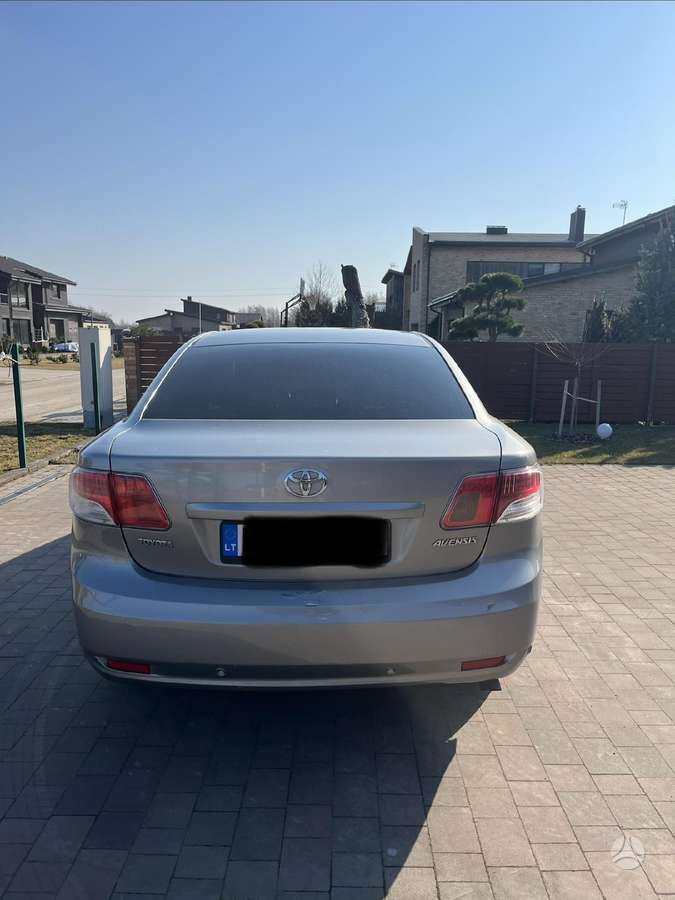 Toyota Avensis - 5