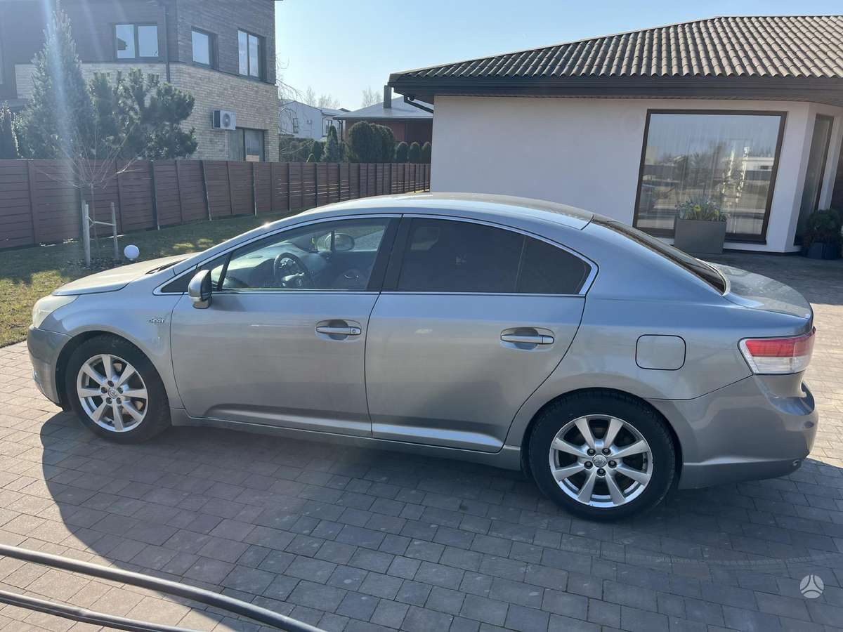 Toyota Avensis - 8