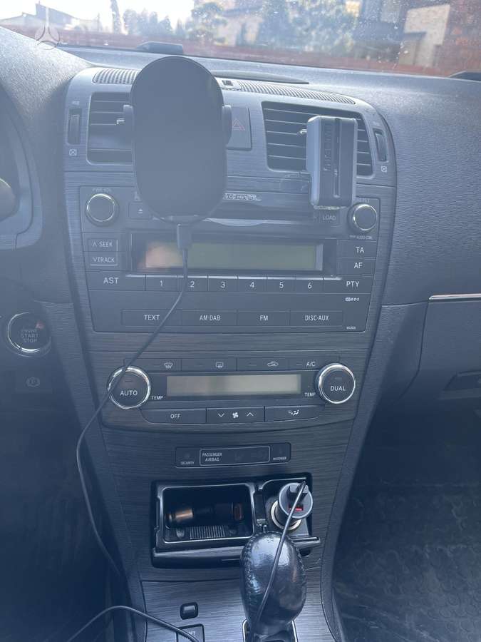 Toyota Avensis - 12