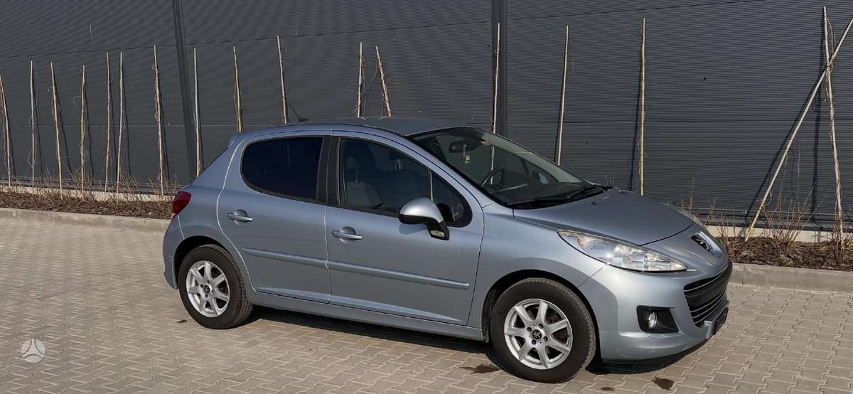 Peugeot 207 - 1