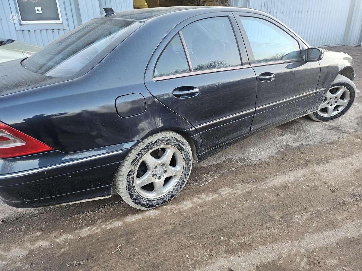 Mercedes-Benz C klasė по частям