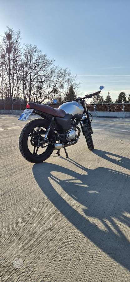 Yamaha YBR 125cc, street / classic