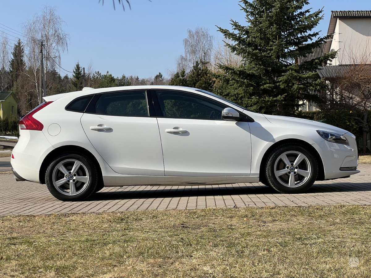 Volvo V40, 2.0 l., hatchback