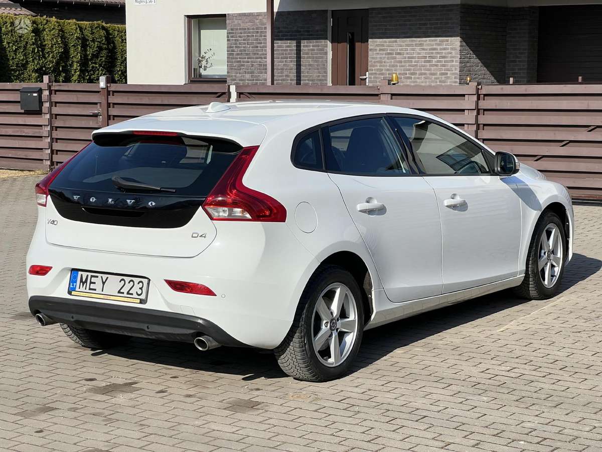 Volvo V40, 2.0 l., hatchback