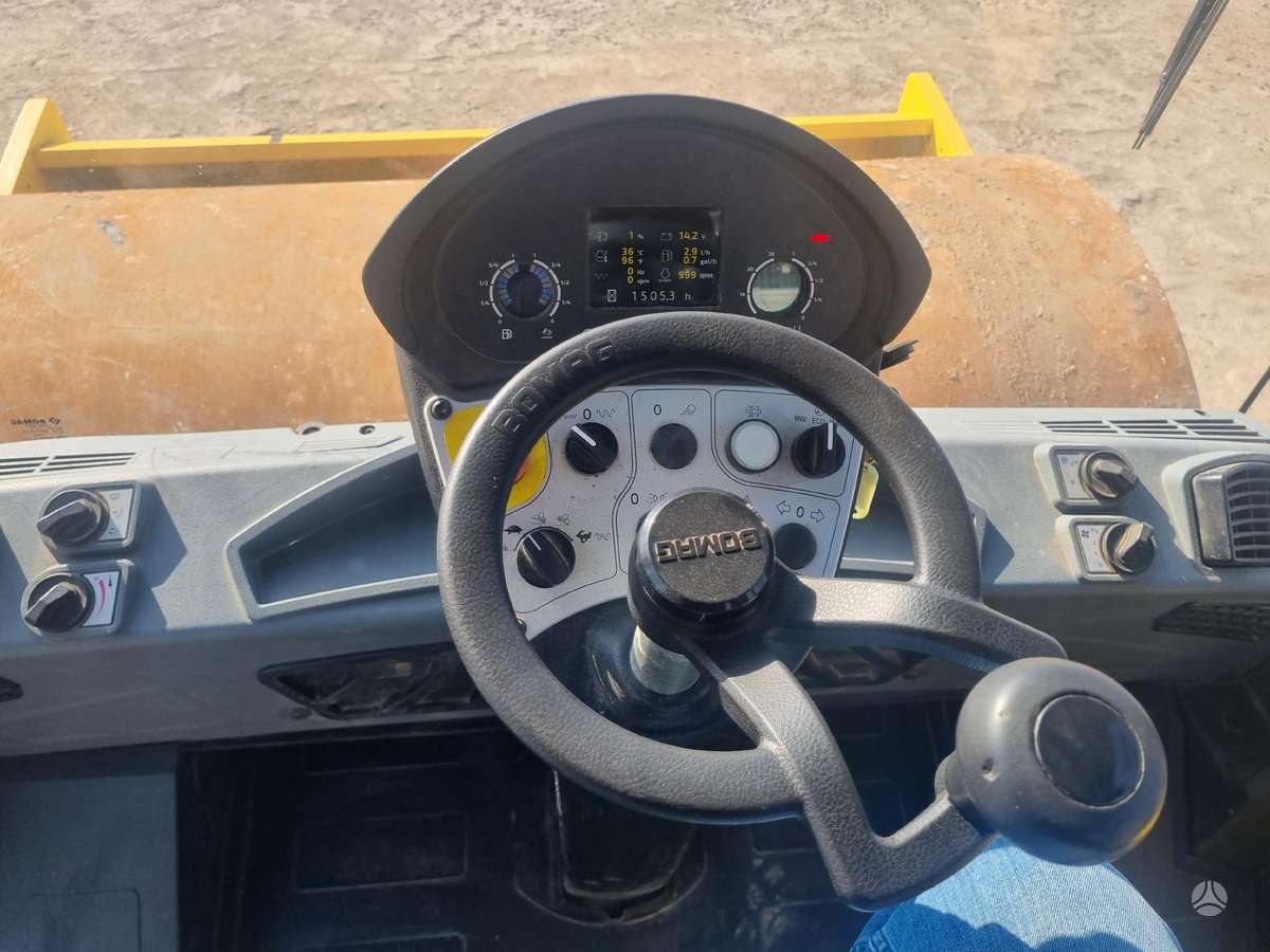 Bomag BW200, vibrator / compactor
