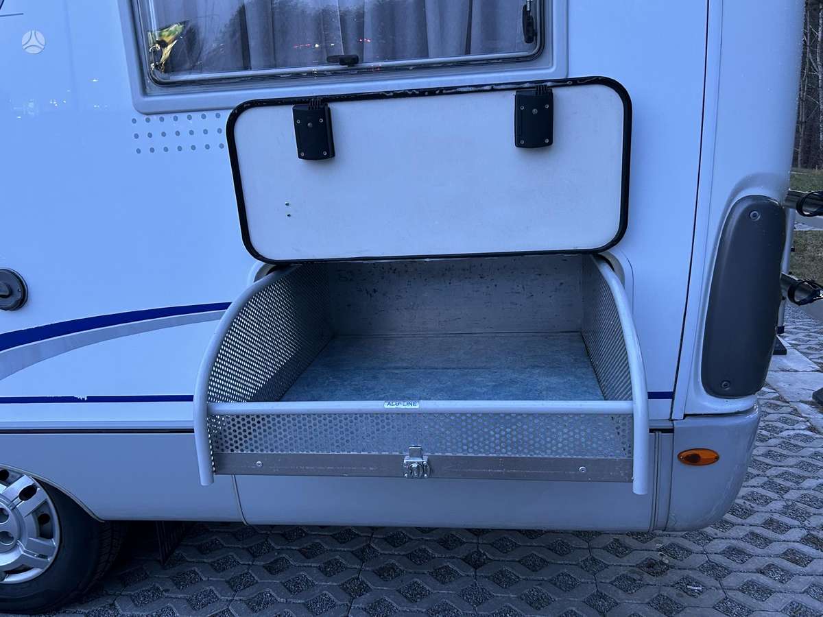 Bürstner Elegance 686i, campers
