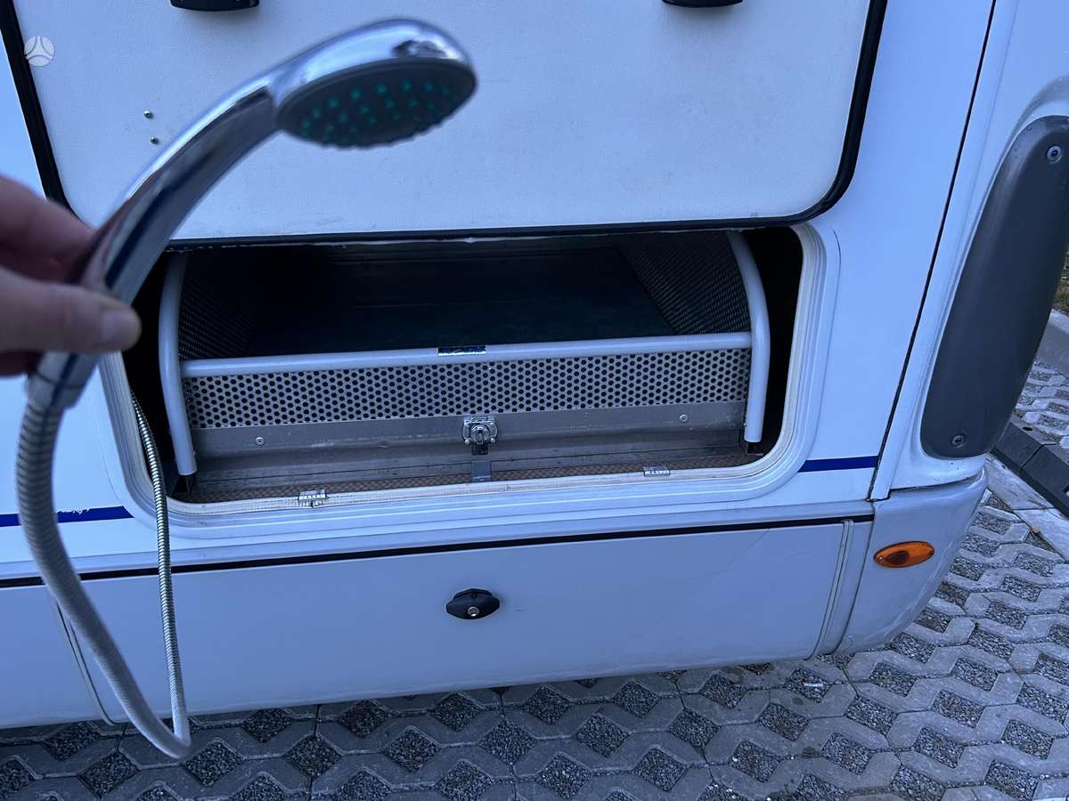 Bürstner Elegance 686i, campers