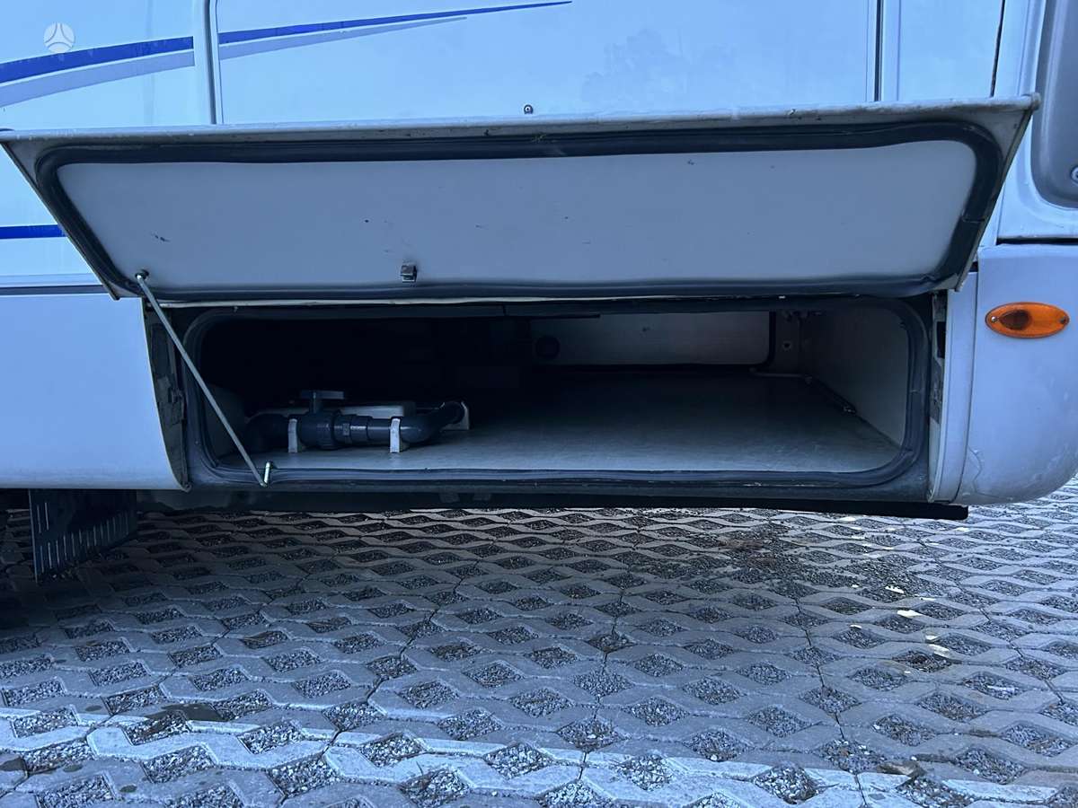 Bürstner Elegance 686i, campers