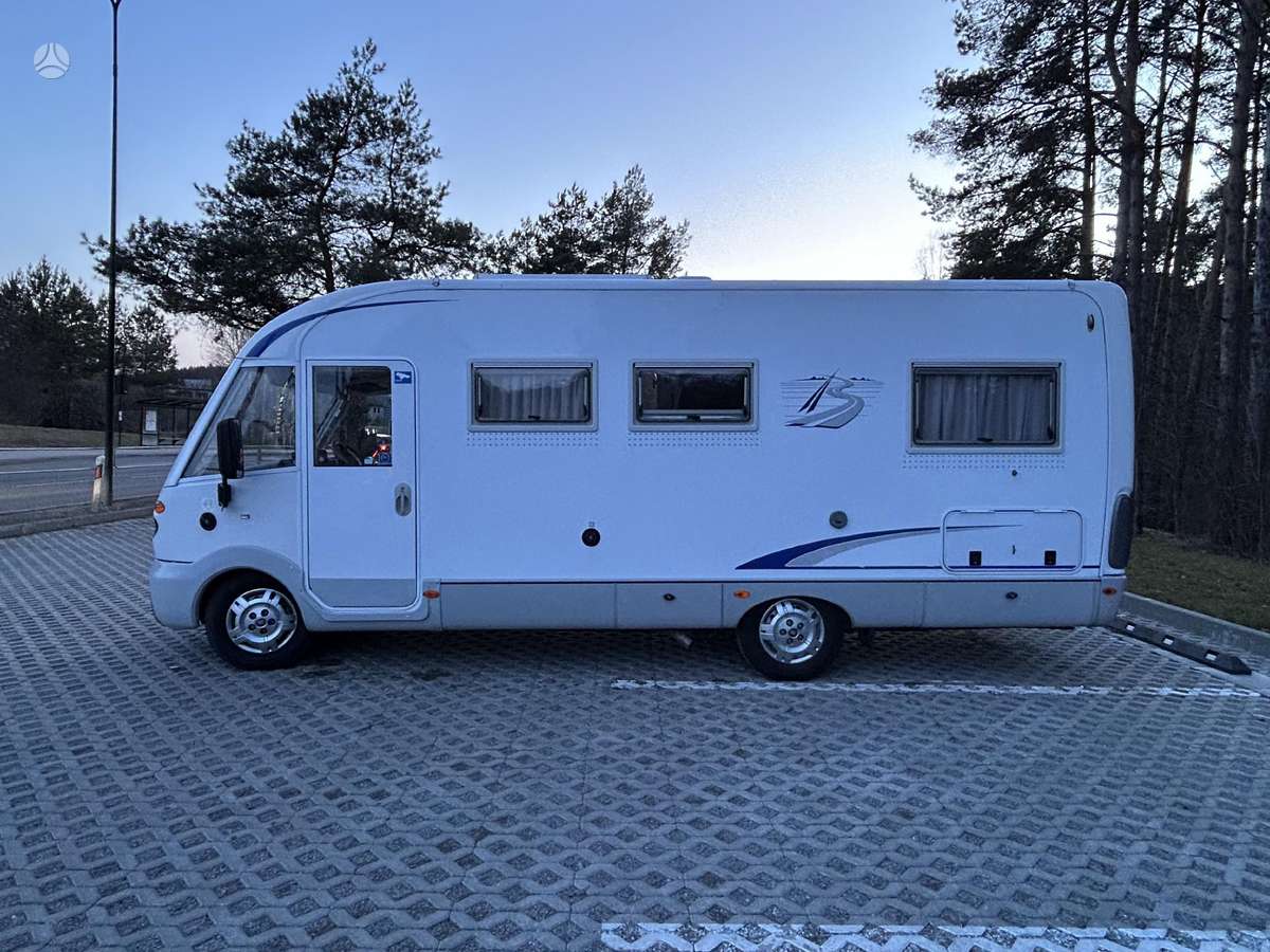 Bürstner Elegance 686i, campers