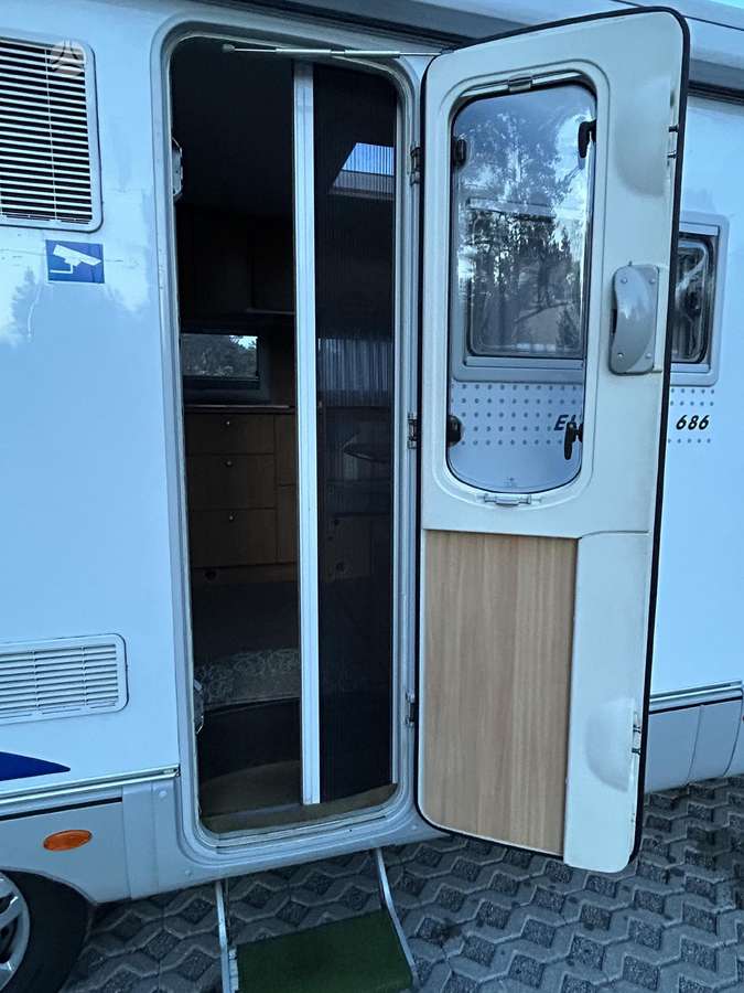 Bürstner Elegance 686i, campers