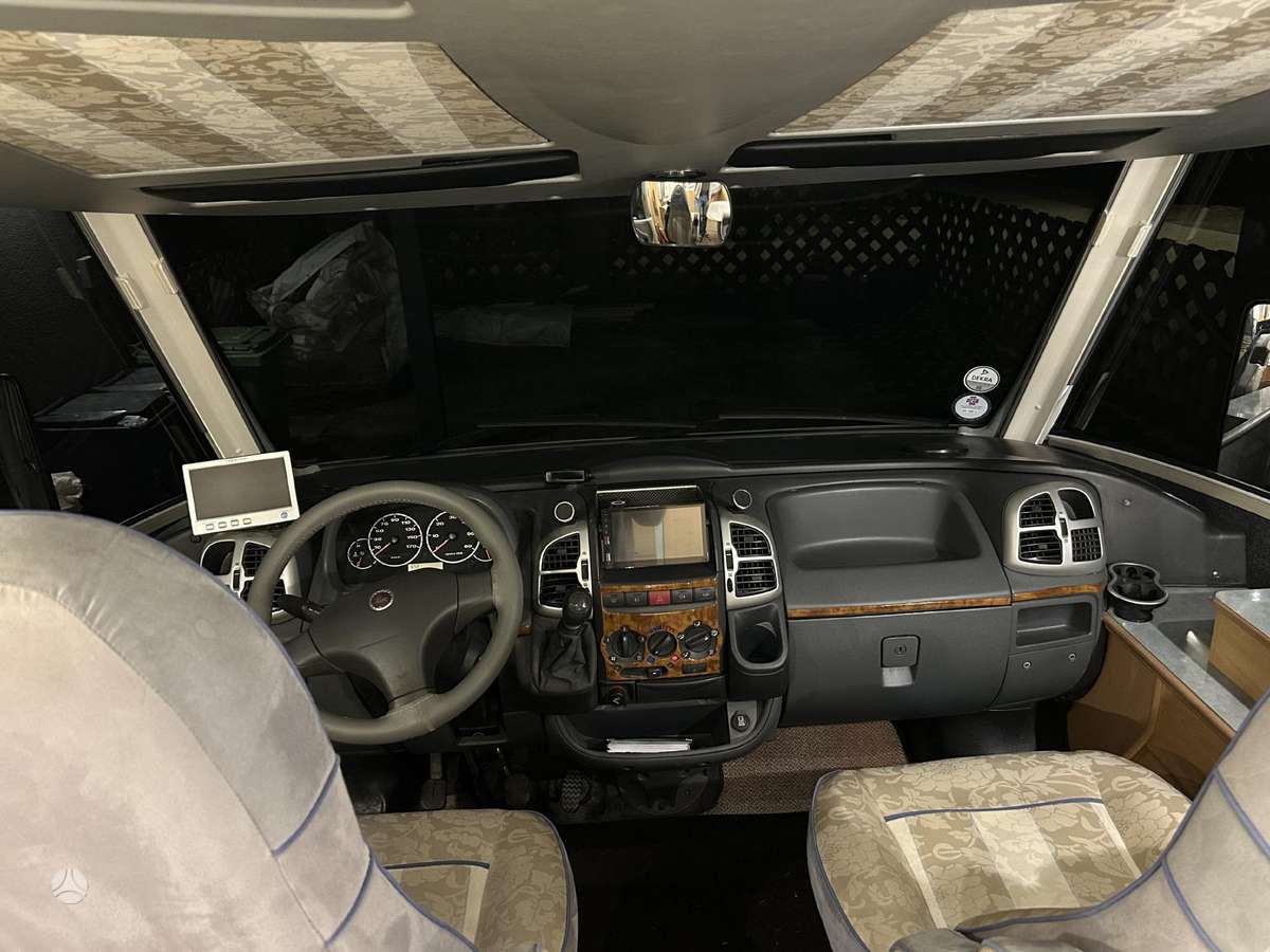 Bürstner Elegance 686i, campers