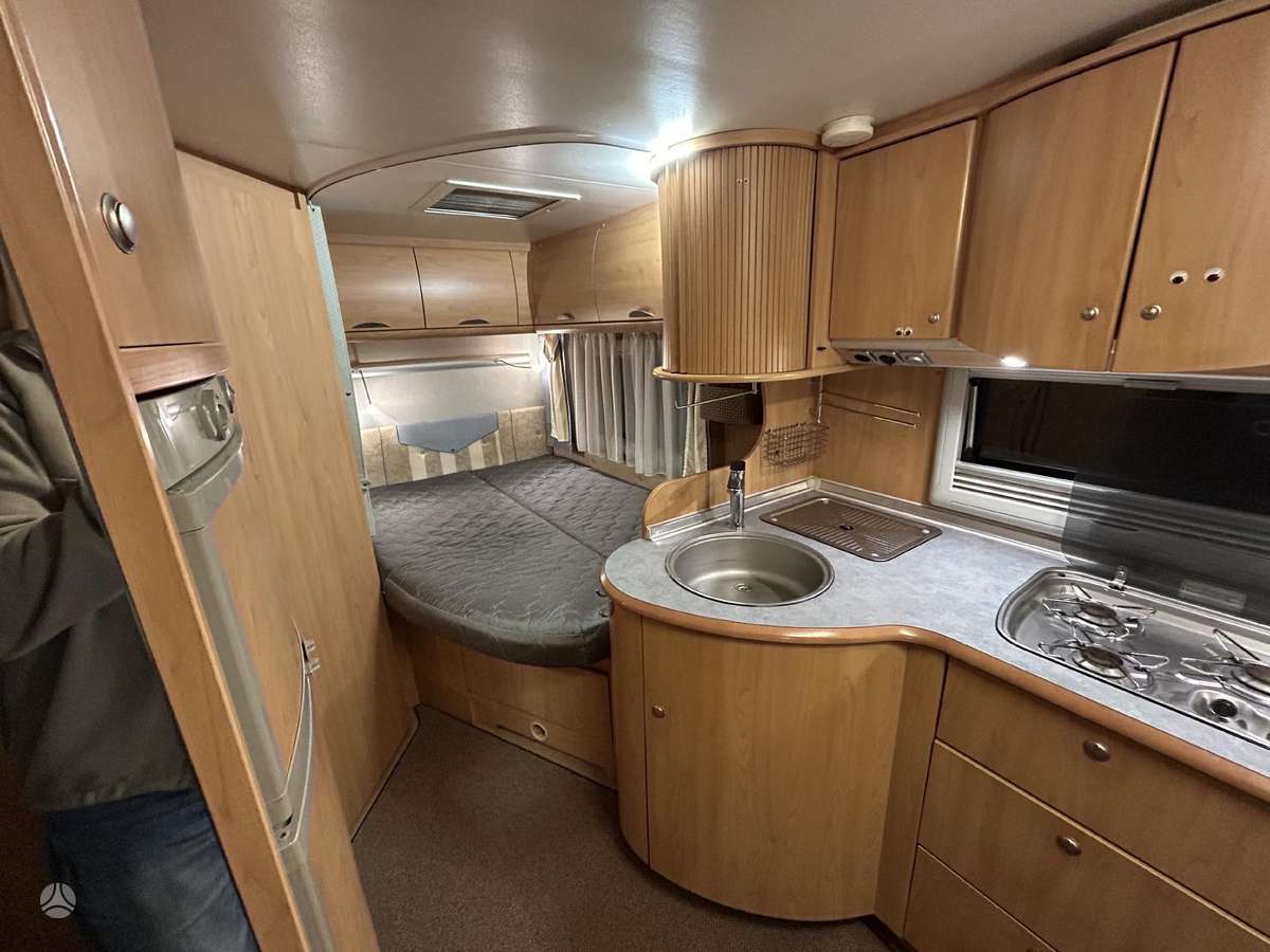 Bürstner Elegance 686i, campers