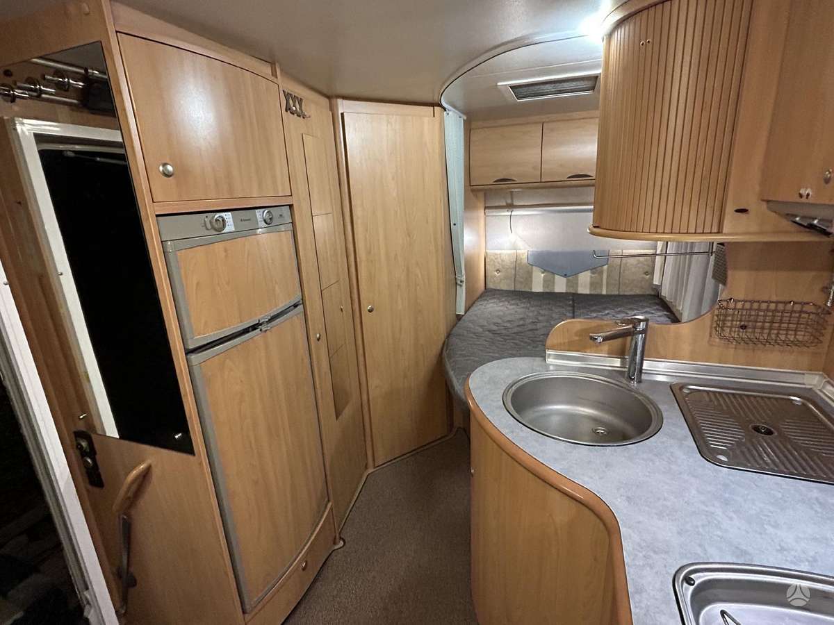 Bürstner Elegance 686i, campers