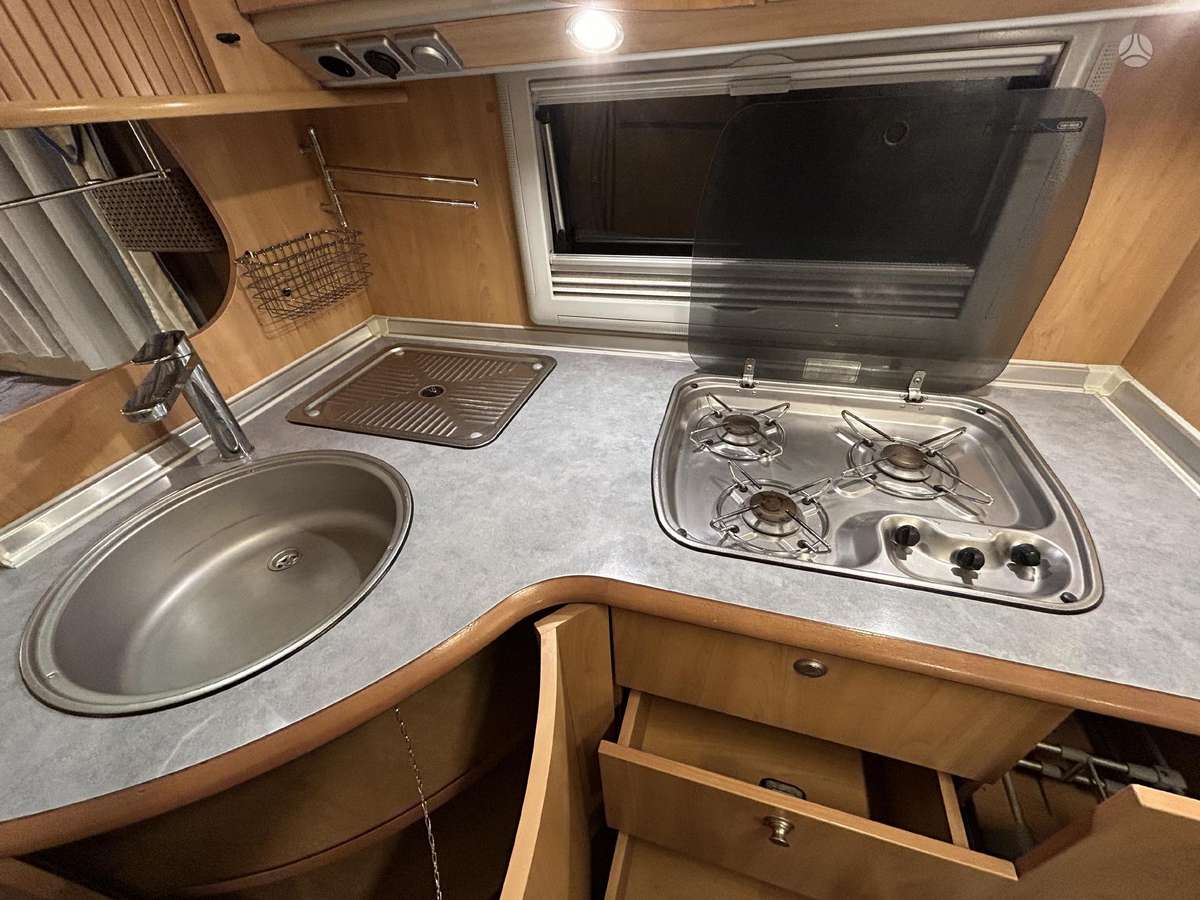 Bürstner Elegance 686i, campers