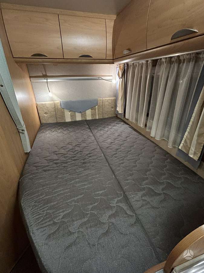 Bürstner Elegance 686i, campers