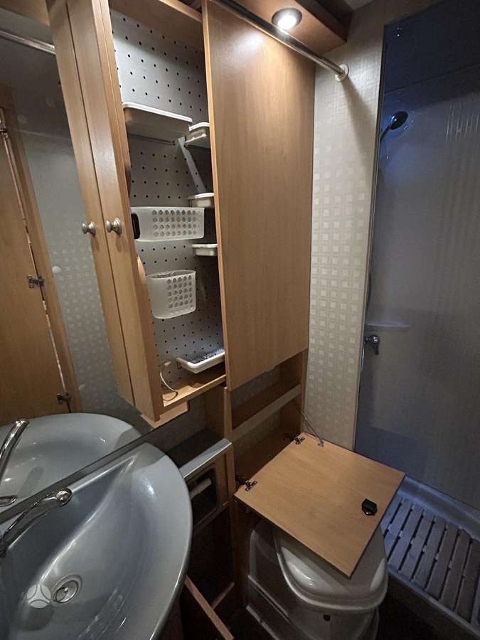 Bürstner Elegance 686i, campers