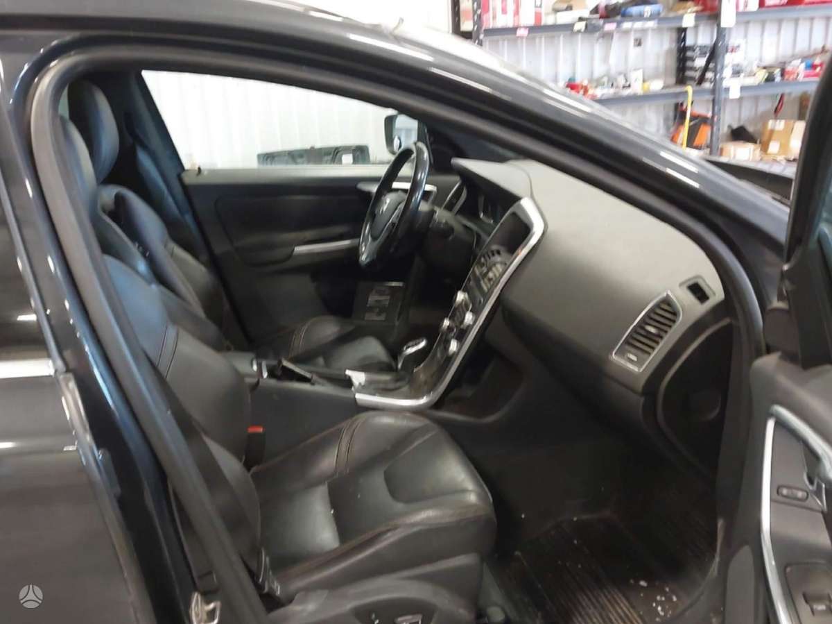 Volvo XC60 dalimis