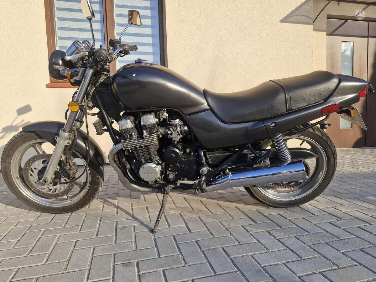 Honda CB 750cc, street / classic