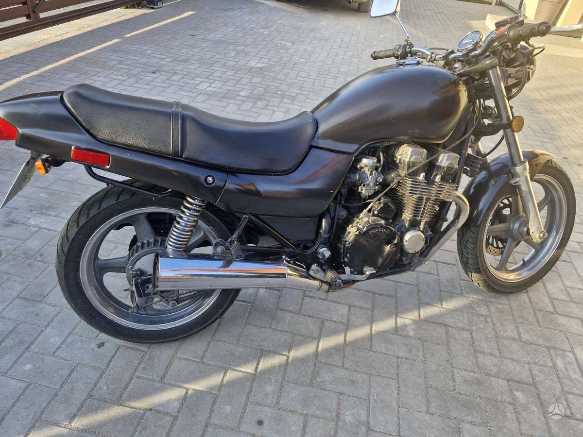 Honda CB 750cc, street / classic