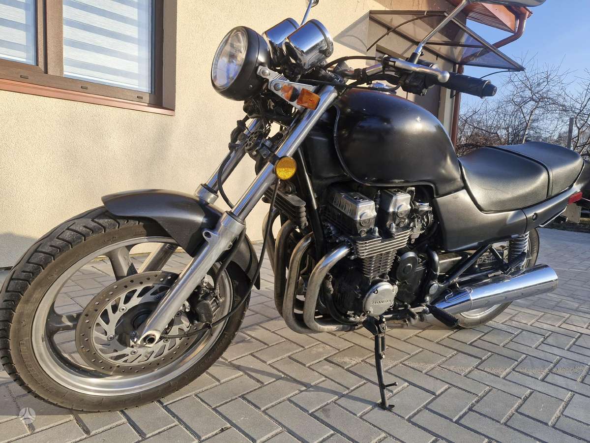 Honda CB 750cc, street / classic