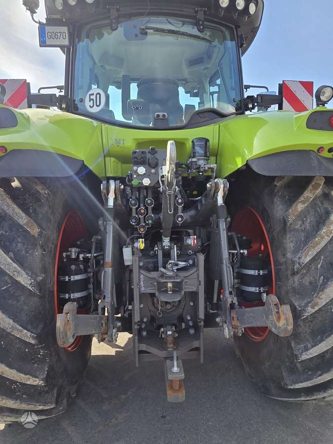 Claas Axion 830, traktori
