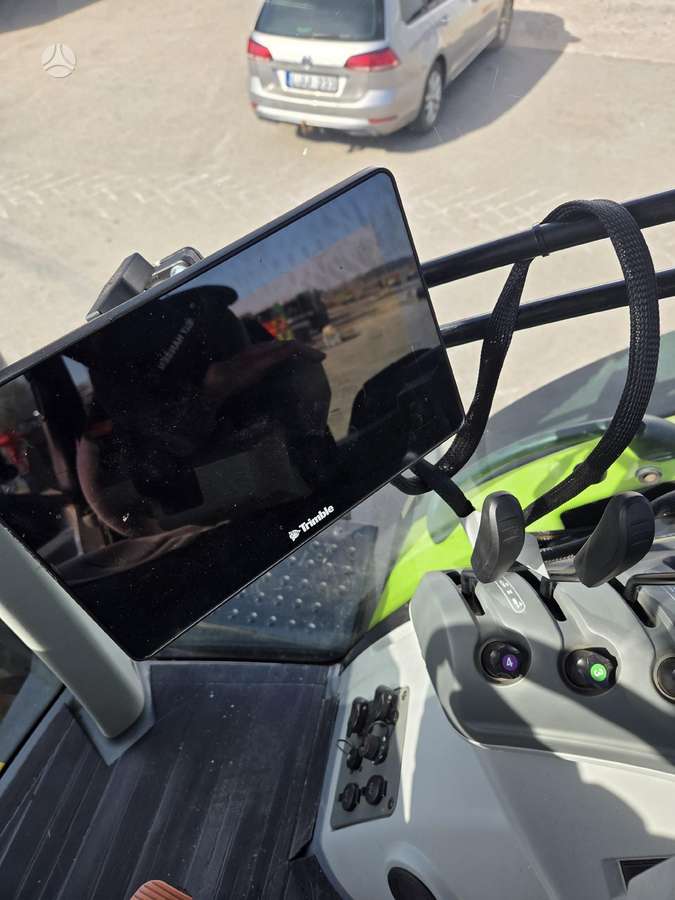Claas Axion 830, traktori
