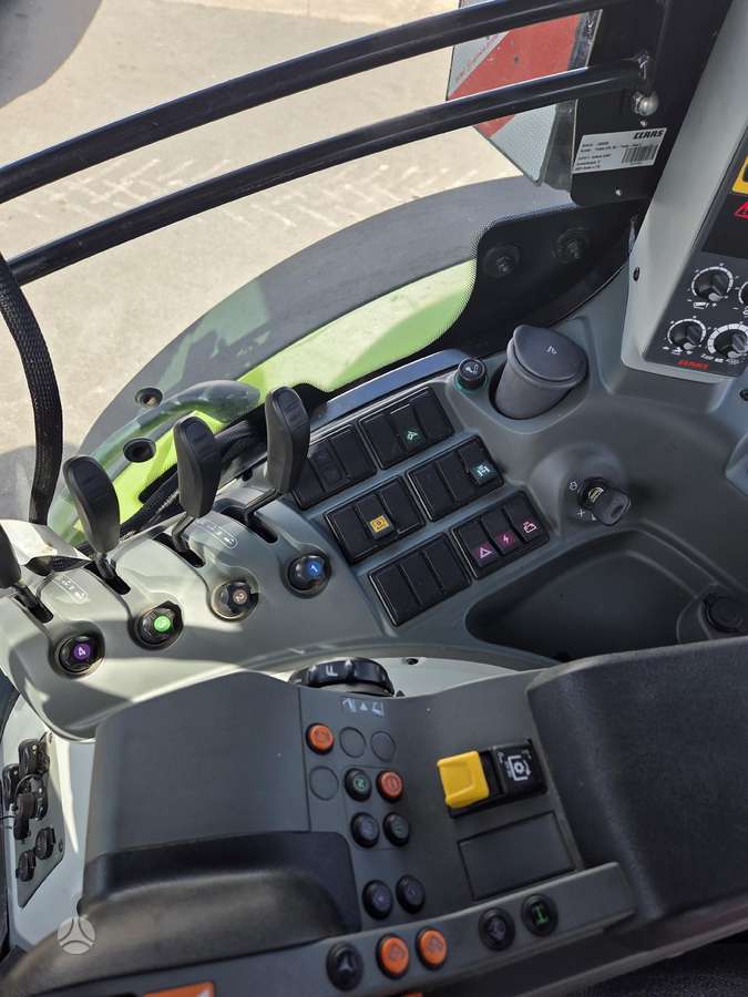 Claas Axion 830, traktori